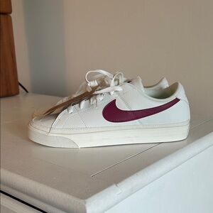 Nike Women's Sneakers White and Burgundy